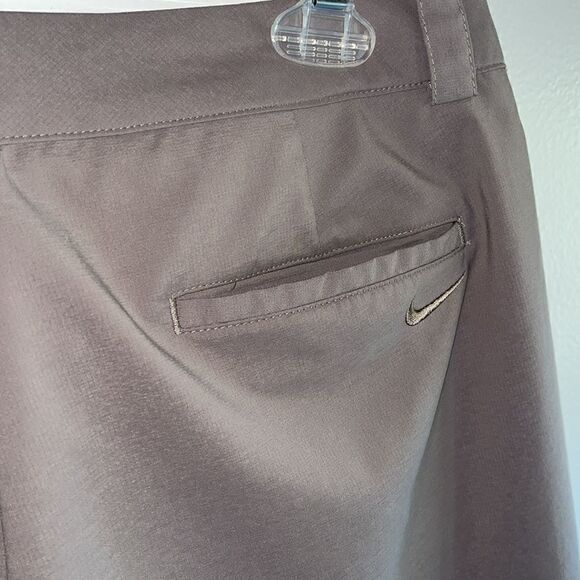 EUC WOMEN’S NIKE GOLF TOUR PERFORMANCE DRI-FIT BERMUDA HI-RISE SHORTS SIZE 12 - Picture 4 of 5